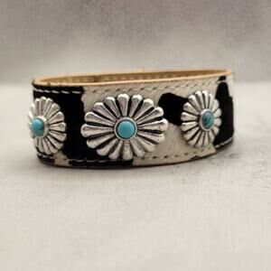 Western Cowhide Cuff Conch Bracelet Black White
